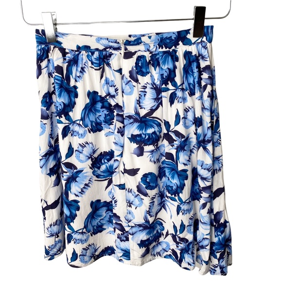 LuLu’s Blue White Floral Skater Mini Skirt XS - Picture 2 of 7